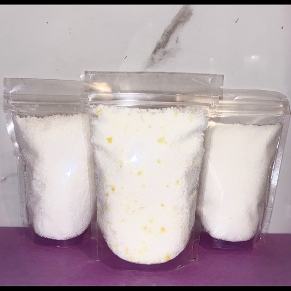 bath bomb crumbles